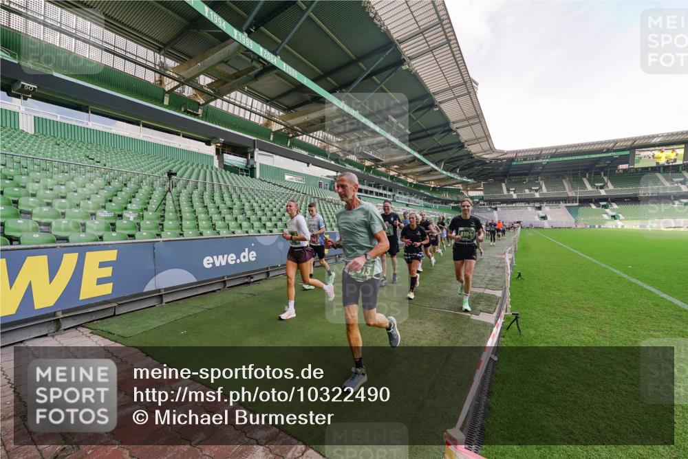 13.09.2026 - 21. swb-Marathon Bremen Michael Burmester http://msf.ph/oto/10322490 13.09.2026 13:23:46 Laufen im Stadion 137, 160, 182, 211, 324, 434, 533, 548, 571, 609, 708, 721, 739, 743, 752, 892, 1157, 1178, 1259, 1273, 1331, 1463, 1471, 1597, 1598, 1657, 1691, 1746, 1788, 1883, 1944, 2095, 2213, 2252, 2286, 2312, 2323, 2433, 2445, 2465, 2475, 2483, 2495, 2503, 2504, 2526, 2571, 2711, 2768, 2776, 2936, 2968, 3252, 3282, 3288, 3289, 3292, 3298, 3312, 3347, 3351, 3364, 3381, 3395, 3423, 3447, 3505, 3530, 3559, 3727, 3770, 3784, 3819, 4020, 4054, 4231, 4406, 4407, 4431, 4466, 4467, 4584 meine-sportfotos.de