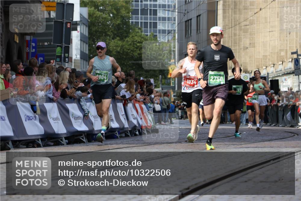 13.09.2026 - 21. swb-Marathon Bremen Strokosch-Dieckow http://msf.ph/oto/10322506 13.09.2026 13:09:44 Ziel 1034, 1241, 3197, 4895, 5111, 6652, 8759, 9789, 9866, 9904, 567, 1723, 1975, 2750, 8835, 9277, 9804 meine-sportfotos.de