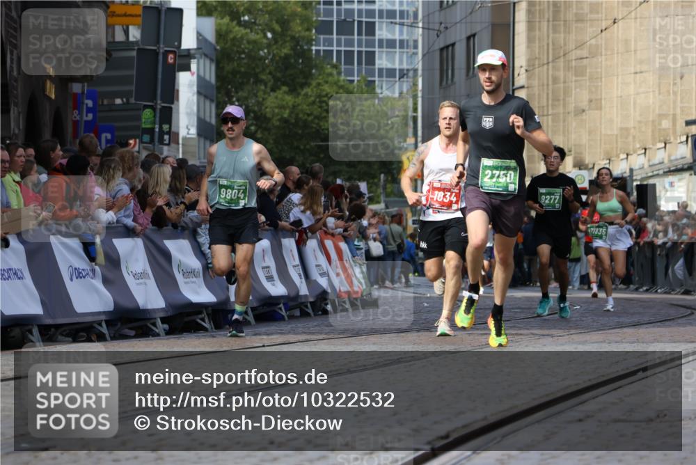 13.09.2026 - 21. swb-Marathon Bremen Strokosch-Dieckow http://msf.ph/oto/10322532 13.09.2026 13:09:44 Ziel 1034, 1241, 3197, 4895, 5111, 6652, 8759, 9789, 9866, 9904, 567, 1723, 1975, 2750, 8835, 9277, 9804 meine-sportfotos.de