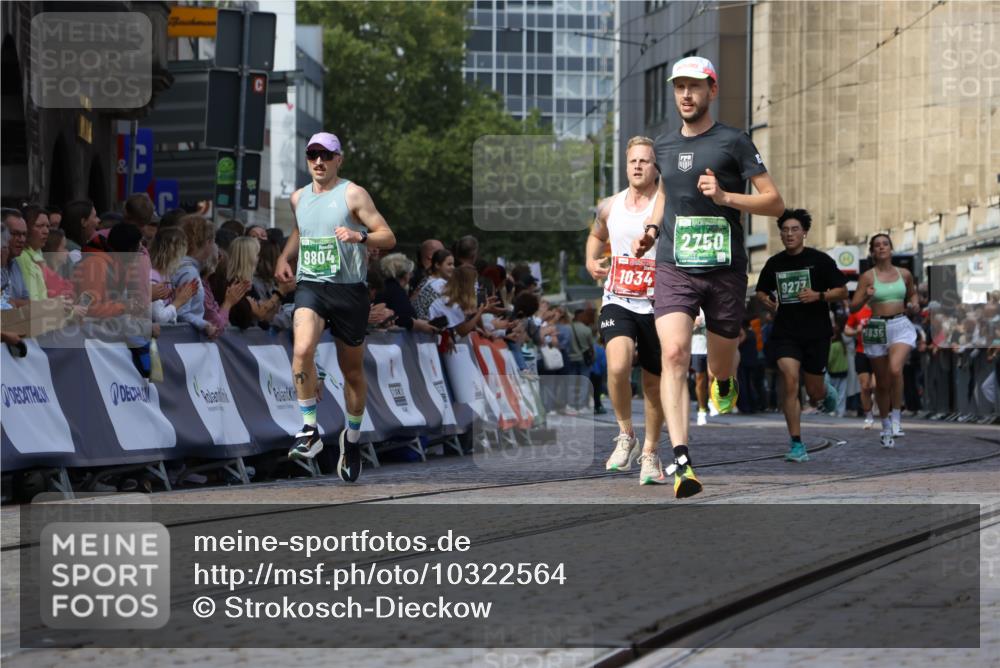 13.09.2026 - 21. swb-Marathon Bremen Strokosch-Dieckow http://msf.ph/oto/10322564 13.09.2026 13:09:44 Ziel 1034, 1241, 3197, 4895, 5111, 6652, 8759, 9789, 9866, 9904, 567, 1723, 1975, 2750, 8835, 9277, 9804 meine-sportfotos.de