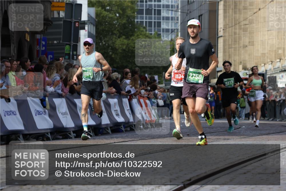 13.09.2026 - 21. swb-Marathon Bremen Strokosch-Dieckow http://msf.ph/oto/10322592 13.09.2026 13:09:44 Ziel 1034, 1241, 3197, 4895, 5111, 6652, 8759, 9789, 9866, 9904, 567, 1723, 1975, 2750, 8835, 9277, 9804 meine-sportfotos.de