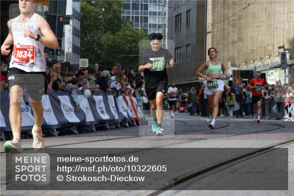 13.09.2026 - 21. swb-Marathon Bremen Strokosch-Dieckow http://msf.ph/oto/10322605 13.09.2026 13:09:47 Ziel 1034, 3197, 4473, 4895, 5111, 6652, 8759, 9789, 9866, 538, 567, 1723, 1975, 2020, 4781, 5627, 8835, 9277, 9804, 9817 meine-sportfotos.de