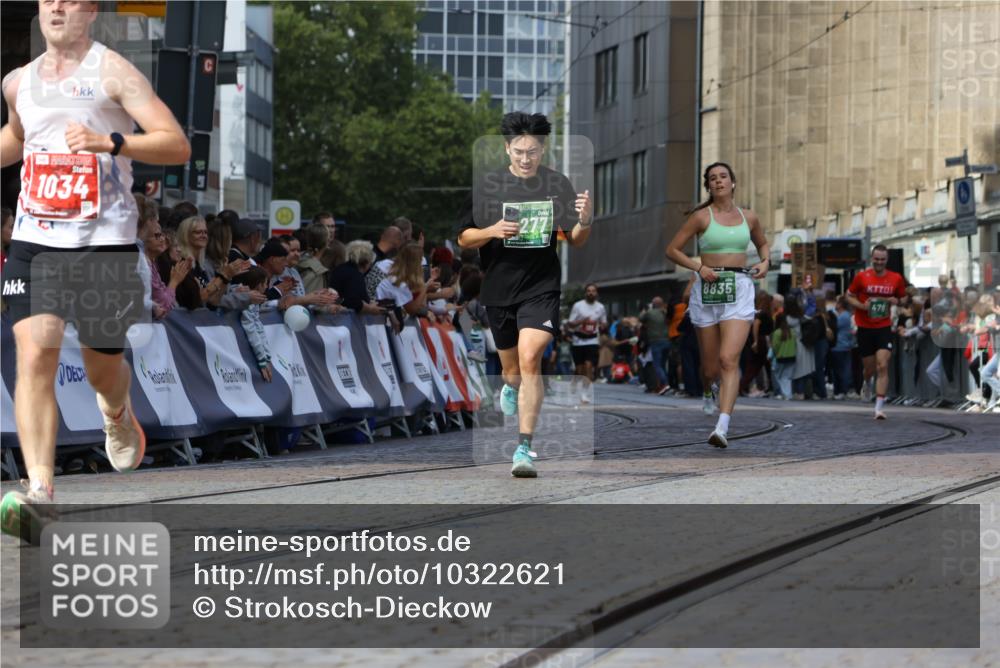 13.09.2026 - 21. swb-Marathon Bremen Strokosch-Dieckow http://msf.ph/oto/10322621 13.09.2026 13:09:47 Ziel 1034, 3197, 4473, 4895, 5111, 6652, 8759, 9789, 9866, 538, 567, 1723, 1975, 2020, 4781, 5627, 8835, 9277, 9804, 9817 meine-sportfotos.de