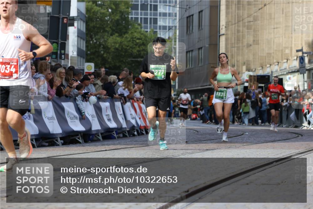 13.09.2026 - 21. swb-Marathon Bremen Strokosch-Dieckow http://msf.ph/oto/10322653 13.09.2026 13:09:47 Ziel 1034, 3197, 4473, 4895, 5111, 6652, 8759, 9789, 9866, 538, 567, 1723, 1975, 2020, 4781, 5627, 8835, 9277, 9804, 9817 meine-sportfotos.de