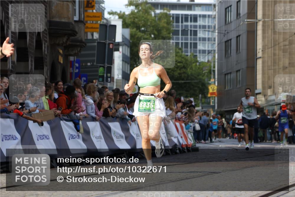 13.09.2026 - 21. swb-Marathon Bremen Strokosch-Dieckow http://msf.ph/oto/10322671 13.09.2026 13:09:50 Ziel 1034, 3197, 4473, 4782, 4895, 5111, 6652, 8759, 9789, 9866, 538, 623, 1723, 1975, 2020, 4781, 5627, 8835, 9817 meine-sportfotos.de