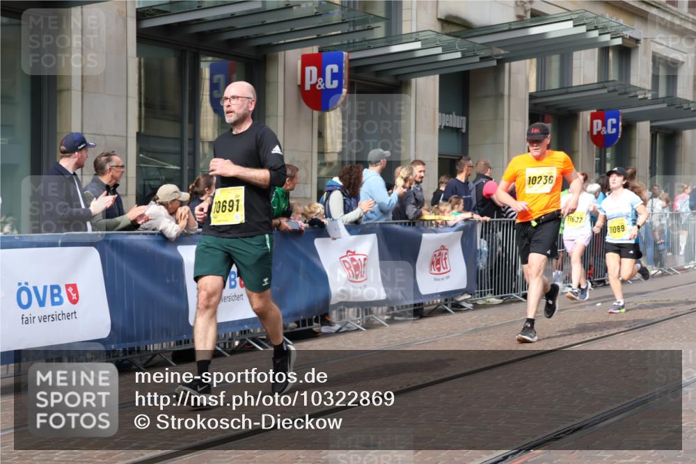 13.09.2026 - 21. swb-Marathon Bremen Strokosch-Dieckow http://msf.ph/oto/10322869 13.09.2026 10:59:43 Ziel 10175, 10236, 10691, 10758, 10867, 11054, 11056, 11071, 11089, 11158, 11159, 11160, 11250, 11259, 11427, 11445, 11453, 11524, 11525, 11528, 11587, 11588, 11589, 11637, 11803, 11879, 11904, 11907, 12123, 12238, 12239, 12242, 12243, 12274, 12352, 12388, 10147, 10355, 10377, 10669, 10745, 10922, 10928, 10929, 11056, 11089, 11151, 11194, 11207, 11419, 11501, 11519, 11594, 11803, 11873, 12138, 12295, 12481 meine-sportfotos.de