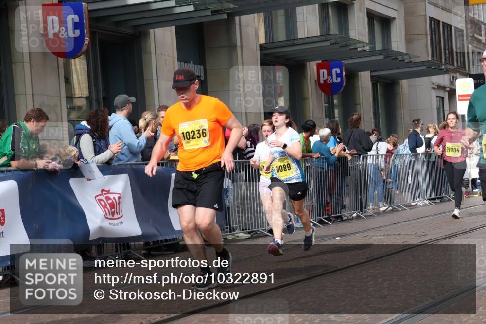 13.09.2026 - 21. swb-Marathon Bremen Strokosch-Dieckow http://msf.ph/oto/10322891 13.09.2026 10:59:43 Ziel 10175, 10236, 10691, 10758, 10867, 11054, 11056, 11071, 11089, 11158, 11159, 11160, 11250, 11259, 11427, 11445, 11453, 11524, 11525, 11528, 11587, 11588, 11589, 11637, 11803, 11879, 11904, 11907, 12123, 12238, 12239, 12242, 12243, 12274, 12352, 12388, 10147, 10355, 10377, 10669, 10745, 10922, 10928, 10929, 11056, 11089, 11151, 11194, 11207, 11419, 11501, 11519, 11594, 11803, 11873, 12138, 12295, 12481 meine-sportfotos.de