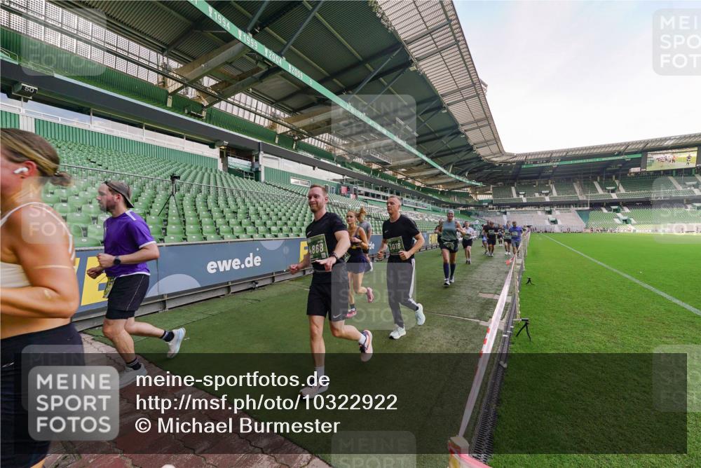 13.09.2026 - 21. swb-Marathon Bremen Michael Burmester http://msf.ph/oto/10322922 13.09.2026 13:24:28 Laufen im Stadion 137, 182, 213, 294, 324, 434, 505, 533, 548, 609, 708, 721, 723, 739, 743, 752, 1273, 1331, 1463, 1471, 1491, 1504, 1515, 1597, 1598, 1830, 1944, 2095, 2211, 2252, 2267, 2271, 2286, 2312, 2323, 2354, 2433, 2445, 2465, 2483, 2495, 2497, 2503, 2506, 2554, 2571, 2644, 2768, 2776, 2833, 2896, 2936, 2968, 3005, 3142, 3211, 3252, 3282, 3288, 3289, 3292, 3298, 3306, 3312, 3364, 3381, 3390, 3395, 3423, 3447, 3559, 3727, 3770, 3819, 4231, 4466, 4467 meine-sportfotos.de