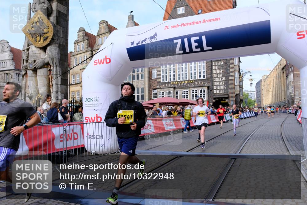 13.09.2026 - 21. swb-Marathon Bremen Tim E. http://msf.ph/oto/10322948 13.09.2026 10:59:33 Ziel 10377, 10415, 10492, 10668, 11086, 11125, 11301, 11302, 11500, 11873, 11913, 12118, 12200, 12267, 12537, 12541 meine-sportfotos.de