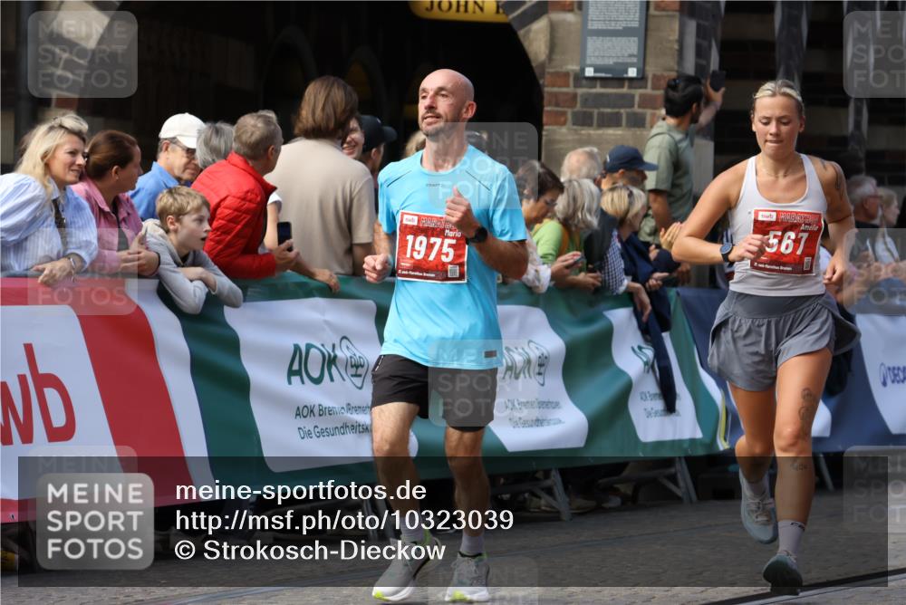 13.09.2026 - 21. swb-Marathon Bremen Strokosch-Dieckow http://msf.ph/oto/10323039 13.09.2026 13:10:15 Ziel 538, 567, 623, 1723, 1975, 2020, 2750, 4781, 5627, 8835, 9277, 9804, 9817, 604, 640, 1277, 3959, 5532, 7881, 8033, 8064, 8709 meine-sportfotos.de