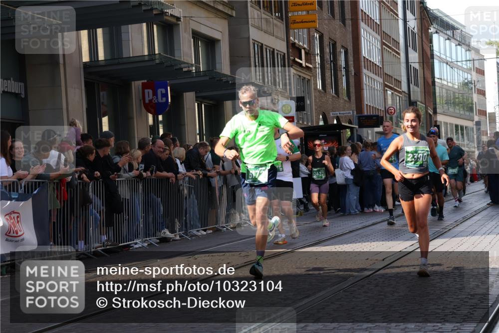 13.09.2026 - 21. swb-Marathon Bremen Strokosch-Dieckow http://msf.ph/oto/10323104 13.09.2026 13:18:55 Ziel 189, 666, 1599, 2007, 2390, 2423, 2535, 3182, 3508, 4319, 4819, 4857, 5172, 5371, 6008, 6137, 6633, 7154, 7647, 7686, 7754, 9512, 9552, 9638, 9805, 307, 465, 2324, 2948, 3631, 4120, 4413, 4642, 4916, 5277, 5867, 6310, 6787, 7104, 7154, 7163, 7602, 7791, 8540, 8743, 9327, 9833, 13184 meine-sportfotos.de