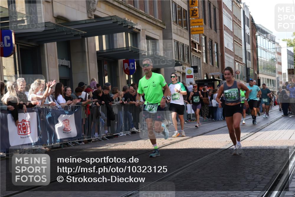13.09.2026 - 21. swb-Marathon Bremen Strokosch-Dieckow http://msf.ph/oto/10323125 13.09.2026 13:18:55 Ziel 189, 666, 1599, 2007, 2390, 2423, 2535, 3182, 3508, 4319, 4819, 4857, 5172, 5371, 6008, 6137, 6633, 7154, 7647, 7686, 7754, 9512, 9552, 9638, 9805, 307, 465, 2324, 2948, 3631, 4120, 4413, 4642, 4916, 5277, 5867, 6310, 6787, 7104, 7154, 7163, 7602, 7791, 8540, 8743, 9327, 9833, 13184 meine-sportfotos.de