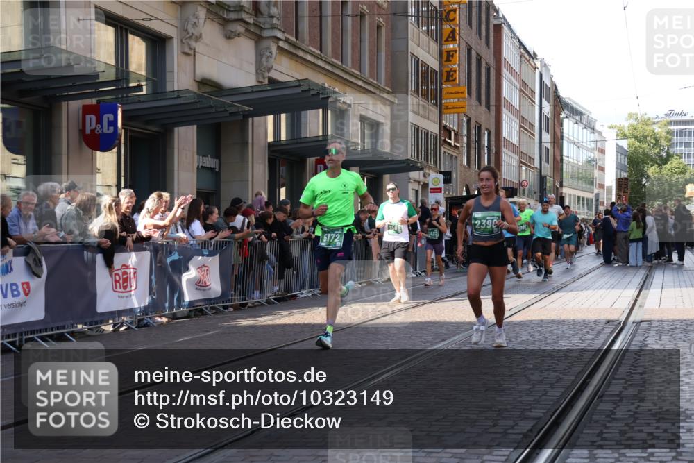 13.09.2026 - 21. swb-Marathon Bremen Strokosch-Dieckow http://msf.ph/oto/10323149 13.09.2026 13:18:56 Ziel 189, 666, 1599, 2007, 2390, 2423, 2535, 3182, 3508, 4319, 4819, 4857, 5172, 5371, 6008, 6137, 6633, 7647, 7686, 7754, 9512, 9552, 9638, 9805, 307, 2324, 2948, 3631, 4120, 4413, 4642, 4916, 5277, 5867, 6310, 6787, 7104, 7154, 7163, 7602, 7791, 8540, 8743, 9327, 9833, 13184 meine-sportfotos.de