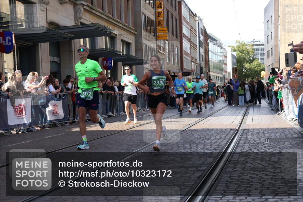 13.09.2026 - 21. swb-Marathon Bremen Strokosch-Dieckow http://msf.ph/oto/10323172 13.09.2026 13:18:56 Ziel 189, 666, 1599, 2007, 2390, 2423, 2535, 3182, 3508, 4319, 4819, 4857, 5172, 5371, 6008, 6137, 6633, 7647, 7686, 7754, 9512, 9552, 9638, 9805, 307, 2324, 2948, 3631, 4120, 4413, 4642, 4916, 5277, 5867, 6310, 6787, 7104, 7154, 7163, 7602, 7791, 8540, 8743, 9327, 9833, 13184 meine-sportfotos.de