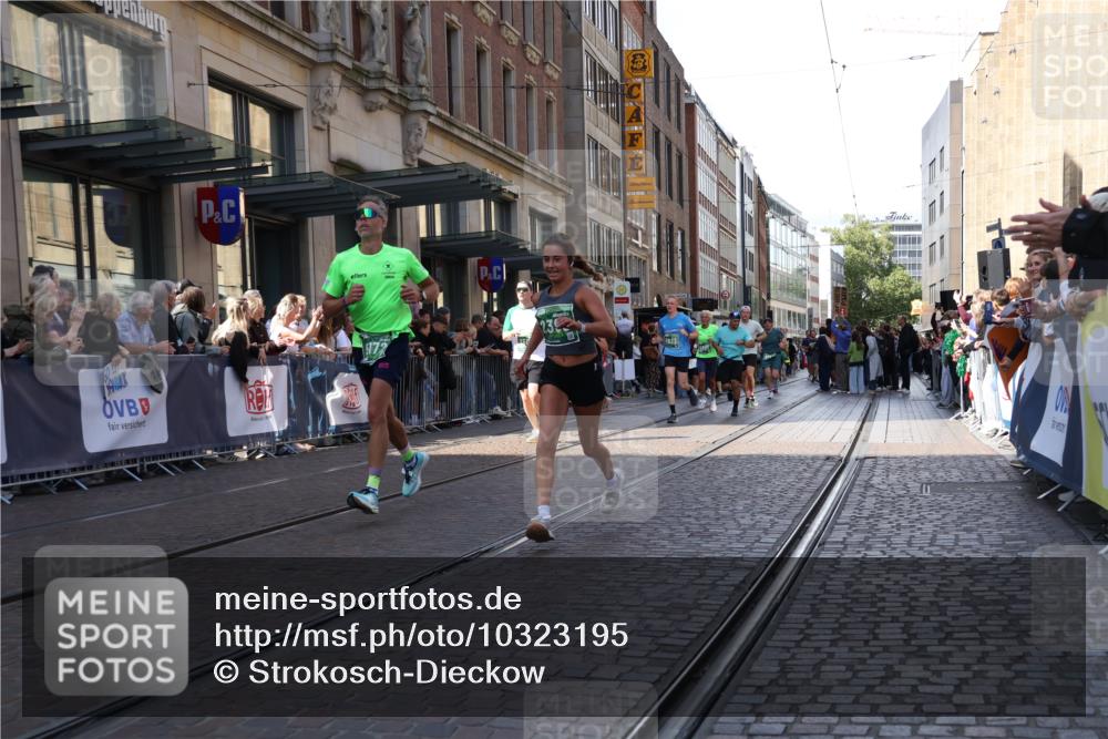 13.09.2026 - 21. swb-Marathon Bremen Strokosch-Dieckow http://msf.ph/oto/10323195 13.09.2026 13:18:56 Ziel 189, 666, 1599, 2007, 2390, 2423, 2535, 3182, 3508, 4319, 4819, 4857, 5172, 5371, 6008, 6137, 6633, 7647, 7686, 7754, 9512, 9552, 9638, 9805, 307, 2324, 2948, 3631, 4120, 4413, 4642, 4916, 5277, 5867, 6310, 6787, 7104, 7154, 7163, 7602, 7791, 8540, 8743, 9327, 9833, 13184 meine-sportfotos.de