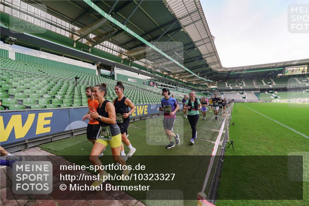 13.09.2026 - 21. swb-Marathon Bremen Michael Burmester http://msf.ph/oto/10323327 13.09.2026 13:25:07 Laufen im Stadion 137, 182, 213, 294, 324, 505, 530, 543, 548, 645, 721, 723, 739, 743, 752, 815, 818, 966, 1273, 1410, 1443, 1459, 1463, 1471, 1487, 1491, 1504, 1515, 1561, 1597, 1598, 1744, 1828, 1830, 1944, 1953, 2058, 2059, 2095, 2211, 2252, 2267, 2271, 2286, 2298, 2308, 2312, 2323, 2354, 2445, 2465, 2483, 2497, 2503, 2506, 2554, 2571, 2591, 2644, 2752, 2762, 2768, 2776, 2833, 2878, 2896, 2981, 3005, 3062, 3097, 3142, 3172, 3211, 3259, 3288, 3289, 3298, 3306, 3312, 3329, 3364, 3381, 3390 meine-sportfotos.de
