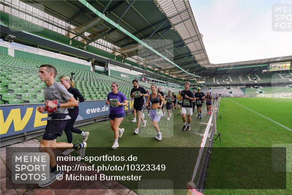 13.09.2026 - 21. swb-Marathon Bremen Michael Burmester http://msf.ph/oto/10323349 13.09.2026 13:25:10 Laufen im Stadion 137, 182, 213, 294, 324, 505, 530, 543, 548, 645, 721, 723, 739, 743, 752, 815, 818, 966, 1273, 1283, 1410, 1443, 1459, 1463, 1471, 1487, 1491, 1504, 1515, 1561, 1597, 1598, 1744, 1828, 1830, 1944, 1953, 2058, 2059, 2095, 2211, 2252, 2267, 2271, 2286, 2298, 2308, 2312, 2323, 2354, 2465, 2483, 2497, 2503, 2506, 2554, 2571, 2591, 2644, 2752, 2762, 2776, 2833, 2878, 2896, 2981, 3005, 3062, 3097, 3142, 3172, 3211, 3259, 3288, 3289, 3298, 3306, 3312, 3329, 3364, 3381, 3390 meine-sportfotos.de