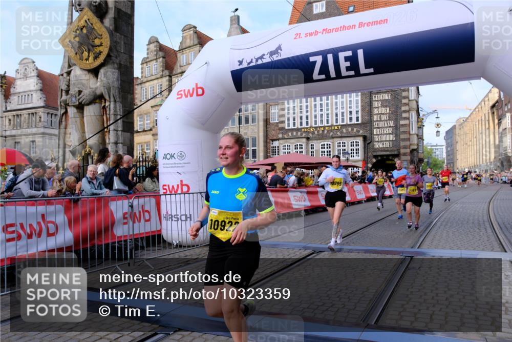 13.09.2026 - 21. swb-Marathon Bremen Tim E. http://msf.ph/oto/10323359 13.09.2026 10:59:45 Ziel 10147, 10377, 10492, 10745, 10922, 11151, 11207, 11500, 11519, 11594, 11873, 12267, 12295, 12481, 12537 meine-sportfotos.de