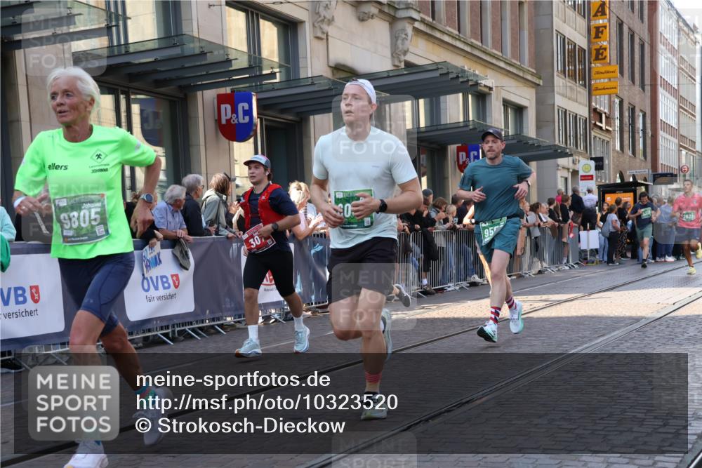 13.09.2026 - 21. swb-Marathon Bremen Strokosch-Dieckow http://msf.ph/oto/10323520 13.09.2026 13:19:02 Ziel 189, 666, 1599, 2390, 2423, 2535, 3182, 3508, 4319, 4455, 4819, 5172, 5371, 6008, 6137, 6633, 7268, 7754, 7945, 8153, 9552, 9638, 9805, 307, 2007, 4120, 4857, 4916, 5277, 6310, 6787, 7104, 7154, 7163, 7602, 7647, 7686, 7791, 9512, 13184 meine-sportfotos.de