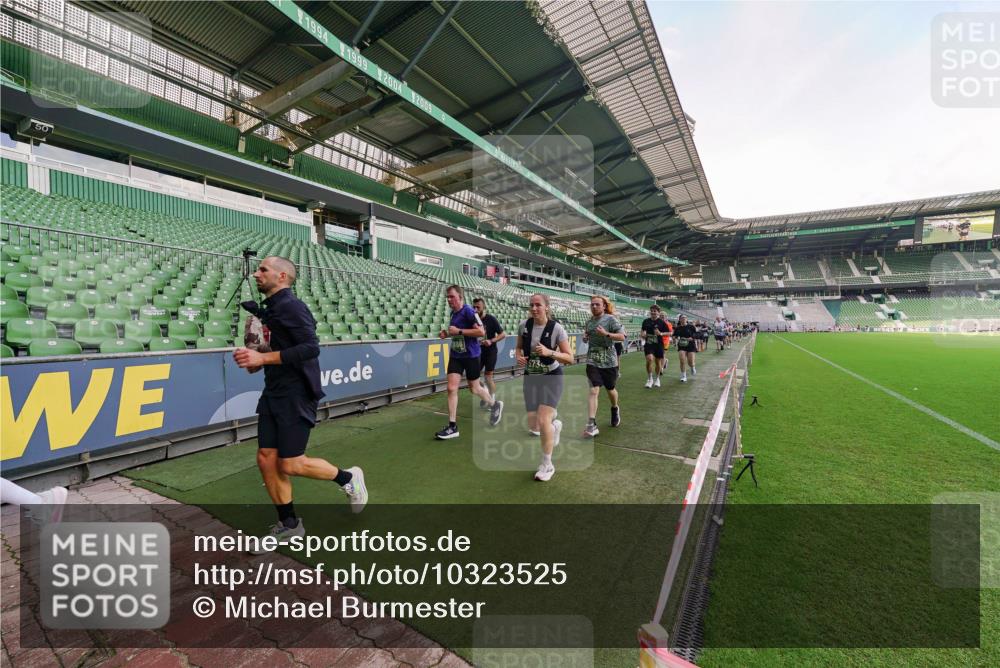 13.09.2026 - 21. swb-Marathon Bremen Michael Burmester http://msf.ph/oto/10323525 13.09.2026 13:25:27 Laufen im Stadion 213, 294, 505, 530, 543, 548, 645, 723, 739, 752, 815, 818, 966, 1273, 1283, 1410, 1443, 1459, 1463, 1471, 1487, 1491, 1504, 1515, 1530, 1561, 1618, 1744, 1828, 1830, 1944, 1953, 2058, 2059, 2095, 2211, 2252, 2267, 2271, 2298, 2308, 2312, 2323, 2354, 2382, 2384, 2483, 2497, 2506, 2508, 2554, 2558, 2571, 2591, 2644, 2656, 2675, 2752, 2762, 2776, 2833, 2878, 2896, 2970, 2981, 3005, 3062, 3097, 3142, 3172, 3211, 3259, 3298, 3306, 3312, 3329, 3381, 3390, 3433 meine-sportfotos.de
