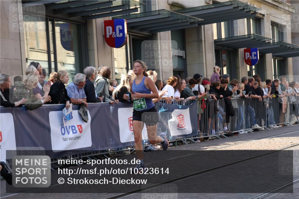13.09.2026 - 21. swb-Marathon Bremen Strokosch-Dieckow http://msf.ph/oto/10323614 13.09.2026 13:19:04 Ziel 189, 666, 1599, 2390, 2423, 2535, 3182, 3508, 4319, 4455, 4819, 4977, 4978, 5172, 5371, 6008, 6137, 6633, 7268, 7754, 7945, 8153, 9552, 9638, 9805, 307, 2007, 4857, 4916, 5277, 6137, 6310, 7104, 7154, 7163, 7602, 7647, 7686, 7791, 9512, 13184 meine-sportfotos.de