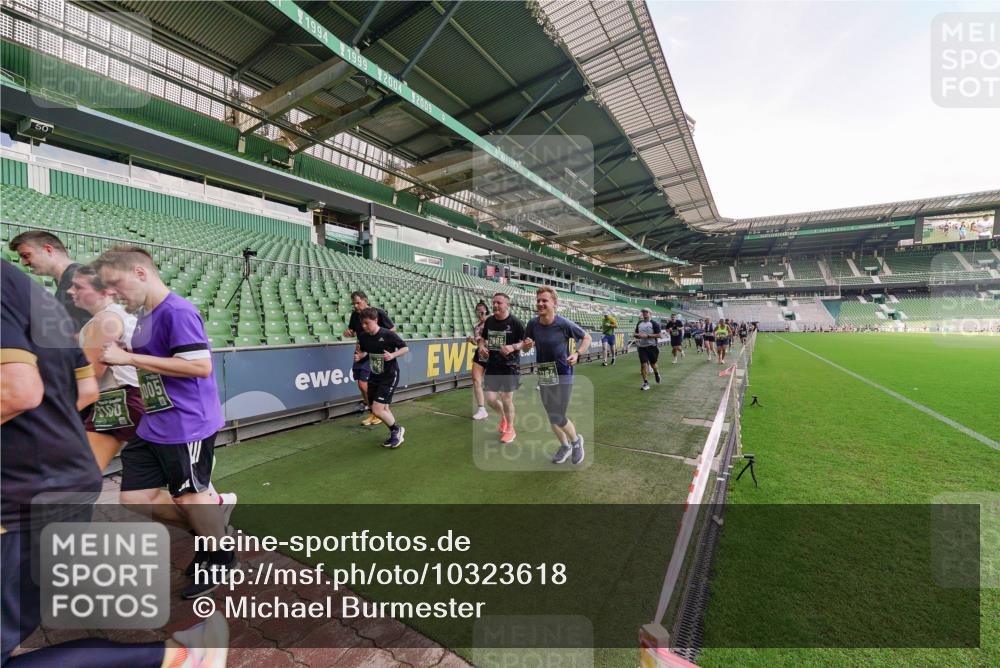 13.09.2026 - 21. swb-Marathon Bremen Michael Burmester http://msf.ph/oto/10323618 13.09.2026 13:25:37 Laufen im Stadion 202, 213, 294, 505, 530, 543, 548, 645, 723, 752, 815, 818, 966, 1283, 1410, 1443, 1459, 1463, 1473, 1487, 1491, 1504, 1515, 1530, 1561, 1618, 1744, 1828, 1830, 1953, 2058, 2059, 2095, 2211, 2267, 2271, 2298, 2308, 2312, 2323, 2354, 2382, 2384, 2483, 2497, 2506, 2508, 2554, 2558, 2571, 2591, 2592, 2644, 2656, 2675, 2752, 2762, 2833, 2878, 2896, 2970, 2981, 3005, 3047, 3062, 3097, 3142, 3172, 3211, 3259, 3298, 3306, 3329, 3359, 3381, 3390, 3433 meine-sportfotos.de