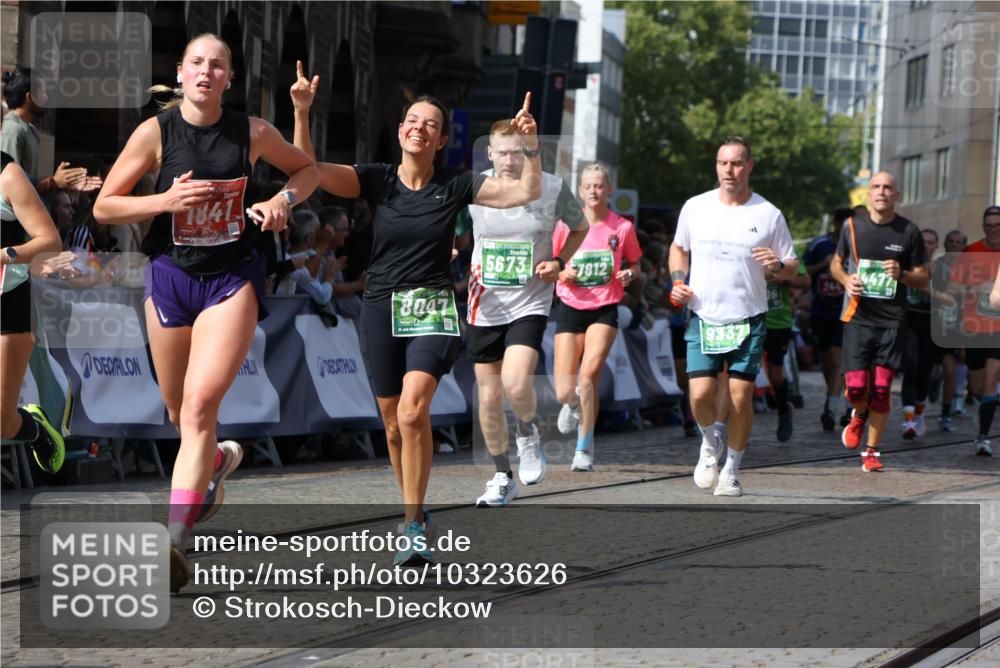 13.09.2026 - 21. swb-Marathon Bremen Strokosch-Dieckow http://msf.ph/oto/10323626 13.09.2026 13:31:10 Ziel 244, 800, 834, 1189, 1533, 1771, 1841, 1926, 1941, 2369, 2902, 2985, 3360, 4251, 4920, 5600, 5681, 5802, 5822, 5900, 6307, 6343, 6523, 7012, 7760, 8543, 8616, 9290, 9507, 9653, 9692, 9699, 9767, 9962, 9976, 13090, 13152, 13215, 217, 1627, 2244, 2602, 3152, 3343, 3392, 3396, 3762, 4477, 5375, 5673, 5720, 5765, 5979, 6147, 6619, 6968, 7001, 7296, 7812, 8035, 8097, 8339, 8342, 8726, 9147, 9337, 9822, 13066 meine-sportfotos.de