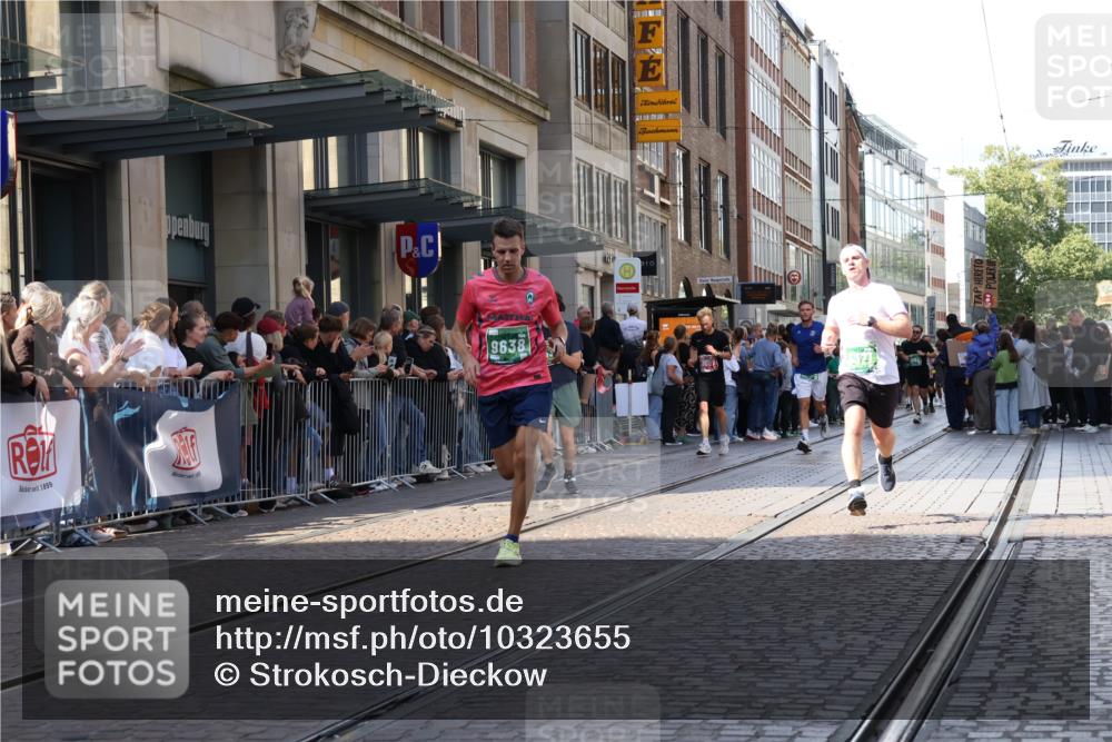 13.09.2026 - 21. swb-Marathon Bremen Strokosch-Dieckow http://msf.ph/oto/10323655 13.09.2026 13:19:05 Ziel 189, 666, 1599, 2390, 2423, 2535, 3182, 3508, 4319, 4455, 4819, 4977, 4978, 5172, 5371, 6008, 6633, 7268, 7754, 7945, 8153, 9552, 9638, 9805, 307, 2007, 2390, 4857, 4916, 5277, 6137, 6310, 7104, 7154, 7163, 7602, 7647, 7686, 7791, 9512, 13184 meine-sportfotos.de