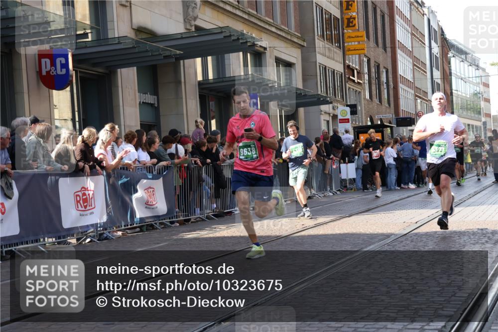 13.09.2026 - 21. swb-Marathon Bremen Strokosch-Dieckow http://msf.ph/oto/10323675 13.09.2026 13:19:05 Ziel 189, 666, 1599, 2390, 2423, 2535, 3182, 3508, 4319, 4455, 4819, 4977, 4978, 5172, 5371, 6008, 6633, 7268, 7754, 7945, 8153, 9552, 9638, 9805, 307, 2007, 2390, 4857, 4916, 5277, 6137, 6310, 7104, 7154, 7163, 7602, 7647, 7686, 7791, 9512, 13184 meine-sportfotos.de