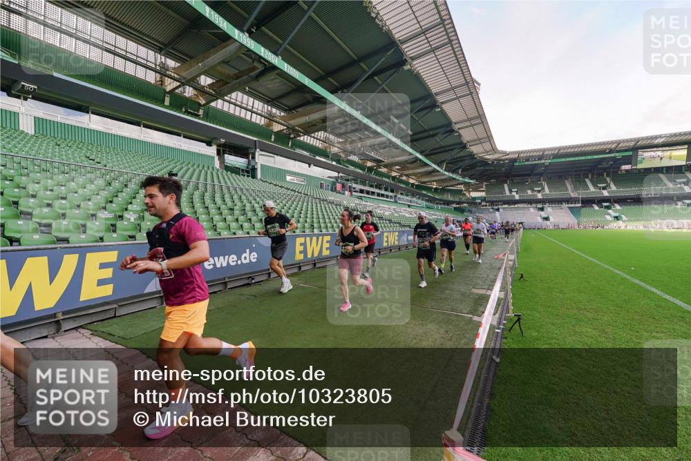 13.09.2026 - 21. swb-Marathon Bremen Michael Burmester http://msf.ph/oto/10323805 13.09.2026 13:26:00 Laufen im Stadion 202, 213, 294, 390, 505, 530, 543, 645, 723, 815, 818, 833, 966, 1077, 1283, 1410, 1443, 1459, 1473, 1487, 1491, 1504, 1515, 1530, 1561, 1618, 1744, 1828, 1830, 1953, 2058, 2059, 2211, 2267, 2271, 2273, 2298, 2308, 2309, 2354, 2382, 2384, 2428, 2497, 2506, 2508, 2554, 2558, 2576, 2582, 2591, 2592, 2644, 2656, 2675, 2752, 2762, 2817, 2833, 2878, 2896, 2965, 2970, 2981, 3005, 3047, 3062, 3084, 3097, 3142, 3172, 3211, 3259, 3306, 3329, 3359, 3390, 3433, 3629 meine-sportfotos.de