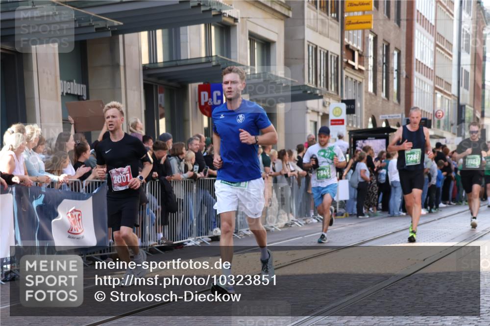 13.09.2026 - 21. swb-Marathon Bremen Strokosch-Dieckow http://msf.ph/oto/10323851 13.09.2026 13:19:10 Ziel 926, 1232, 1535, 1599, 2423, 2535, 3182, 3508, 4319, 4455, 4977, 4978, 5371, 6008, 6633, 7037, 7140, 7268, 7754, 7945, 8153, 8185, 9552, 9638, 9805, 13163, 189, 307, 666, 1599, 2007, 2390, 4819, 4857, 4916, 5172, 5277, 6137, 6310, 6633, 7154, 7602, 7647, 7686, 7791, 9512, 13184 meine-sportfotos.de