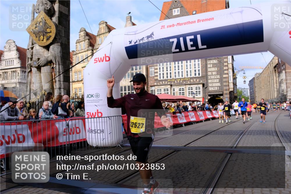 13.09.2026 - 21. swb-Marathon Bremen Tim E. http://msf.ph/oto/10323853 13.09.2026 10:59:55 Ziel 10147, 10355, 10669, 10745, 10922, 10928, 10929, 11151, 11194, 11207, 11419, 11501, 11519, 11594, 12138, 12295, 12480, 12481, 12527 meine-sportfotos.de