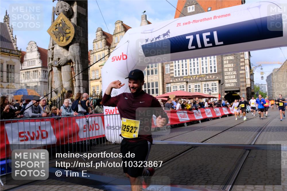 13.09.2026 - 21. swb-Marathon Bremen Tim E. http://msf.ph/oto/10323867 13.09.2026 10:59:55 Ziel 10147, 10355, 10669, 10745, 10922, 10928, 10929, 11151, 11194, 11207, 11419, 11501, 11519, 11594, 12138, 12295, 12480, 12481, 12527 meine-sportfotos.de
