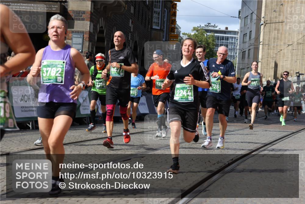 13.09.2026 - 21. swb-Marathon Bremen Strokosch-Dieckow http://msf.ph/oto/10323915 13.09.2026 13:31:15 Ziel 244, 1189, 1479, 1533, 1771, 1841, 1941, 2902, 2985, 3360, 3800, 4251, 4920, 5600, 5681, 5802, 5822, 5900, 6307, 7012, 7198, 7637, 7760, 7798, 8543, 8616, 9290, 9507, 9653, 9767, 9937, 9958, 9962, 9976, 13152, 13215, 922, 1627, 2602, 2707, 3152, 3343, 3392, 3396, 3579, 4258, 4477, 5375, 5504, 5720, 5765, 5979, 6147, 6968, 6971, 7001, 7296, 8035, 8239, 8339, 8342, 8726, 9147, 9155, 9822, 13066 meine-sportfotos.de