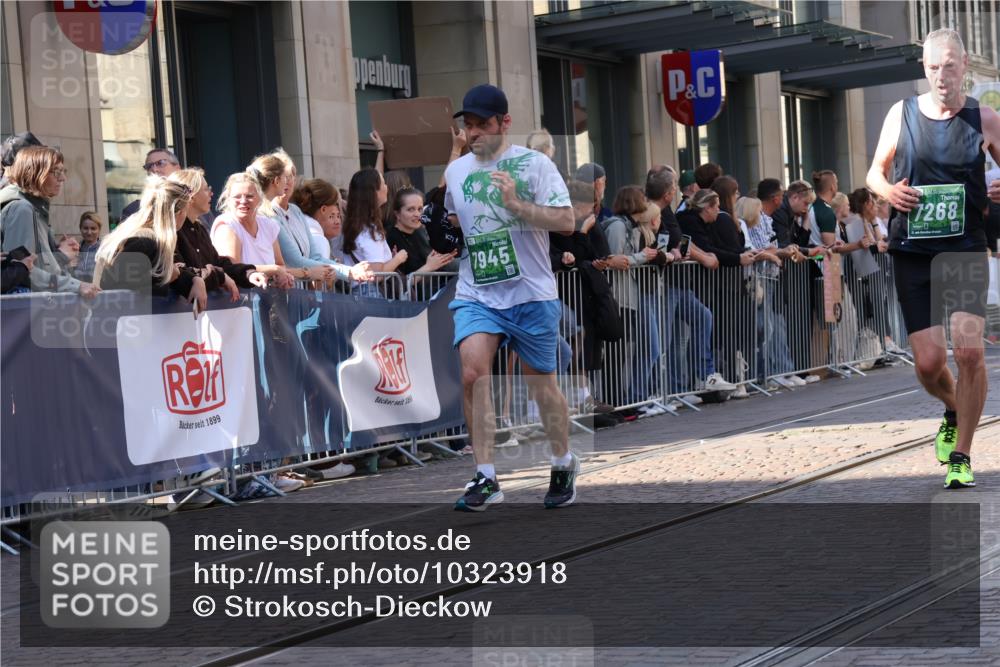 13.09.2026 - 21. swb-Marathon Bremen Strokosch-Dieckow http://msf.ph/oto/10323918 13.09.2026 13:19:12 Ziel 926, 1010, 1232, 1468, 1535, 2423, 3182, 3508, 4319, 4455, 4977, 4978, 5371, 6008, 7037, 7140, 7268, 7754, 7945, 8153, 8185, 9552, 9638, 9805, 13163, 189, 307, 666, 1599, 2007, 2390, 2535, 3508, 4819, 4857, 4916, 5172, 5277, 6137, 6310, 6633, 7154, 7647, 7686, 7791, 9512, 9805, 13184 meine-sportfotos.de