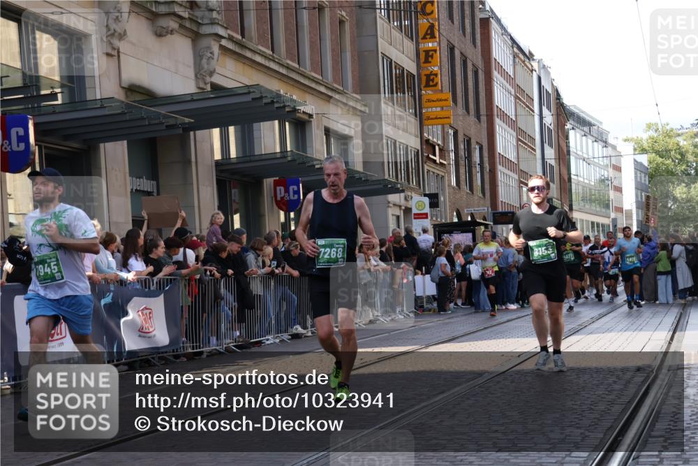 13.09.2026 - 21. swb-Marathon Bremen Strokosch-Dieckow http://msf.ph/oto/10323941 13.09.2026 13:19:13 Ziel 161, 461, 926, 1010, 1232, 1281, 1468, 1535, 1642, 2423, 3182, 4319, 4455, 4977, 4978, 5371, 6008, 7037, 7140, 7268, 7754, 7945, 8153, 8185, 9552, 9638, 9984, 13163, 189, 307, 666, 1599, 2007, 2390, 2535, 3508, 4819, 4857, 4916, 5172, 6008, 6137, 6310, 6633, 7154, 7647, 7686, 7791, 9512, 9805, 13184 meine-sportfotos.de