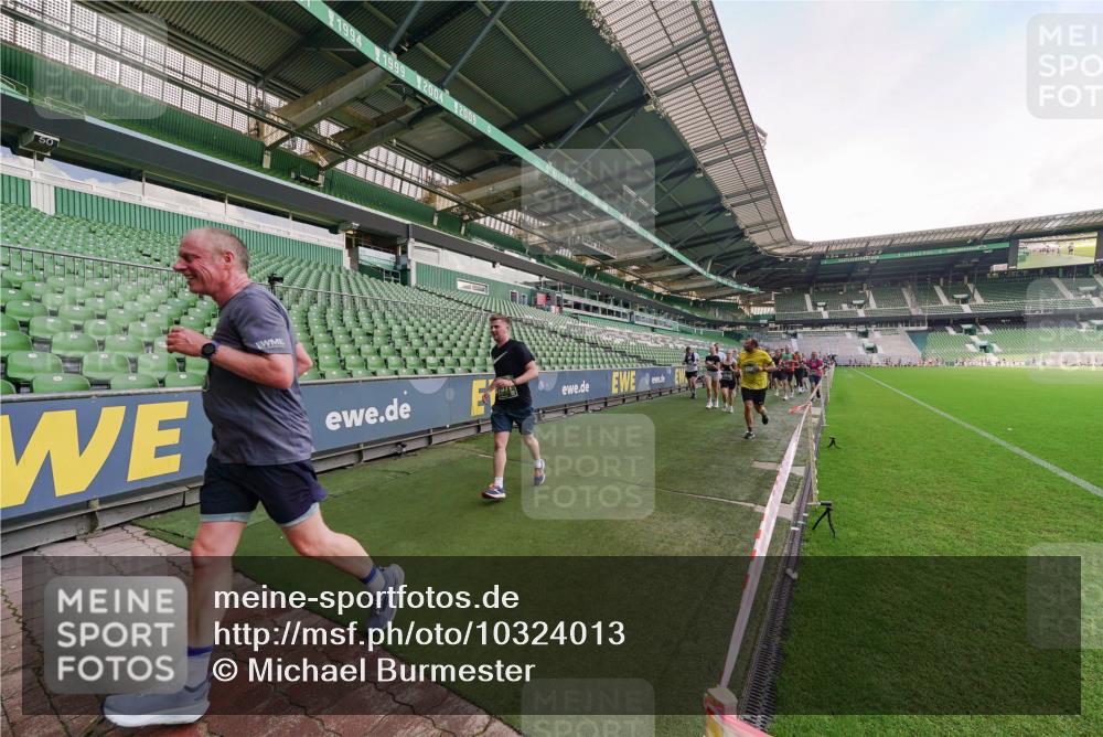 13.09.2026 - 21. swb-Marathon Bremen Michael Burmester http://msf.ph/oto/10324013 13.09.2026 13:26:21 Laufen im Stadion 186, 202, 213, 364, 390, 530, 543, 645, 815, 818, 833, 966, 1077, 1283, 1410, 1443, 1459, 1473, 1487, 1504, 1530, 1561, 1618, 1700, 1744, 1828, 1830, 1953, 2058, 2059, 2271, 2273, 2298, 2308, 2309, 2354, 2382, 2384, 2388, 2404, 2428, 2506, 2507, 2508, 2542, 2558, 2576, 2582, 2591, 2592, 2656, 2675, 2748, 2752, 2762, 2817, 2833, 2878, 2896, 2965, 2970, 2981, 3005, 3047, 3050, 3062, 3084, 3097, 3142, 3172, 3211, 3259, 3329, 3359, 3390, 3433, 3540, 3629, 3756 meine-sportfotos.de