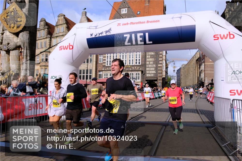 13.09.2026 - 21. swb-Marathon Bremen Tim E. http://msf.ph/oto/10324023 13.09.2026 11:00:00 Ziel 10147, 10236, 10355, 10669, 10928, 10929, 11054, 11056, 11089, 11194, 11419, 11501, 11594, 11803, 12138, 12242, 12243, 12480, 12481, 12527 meine-sportfotos.de