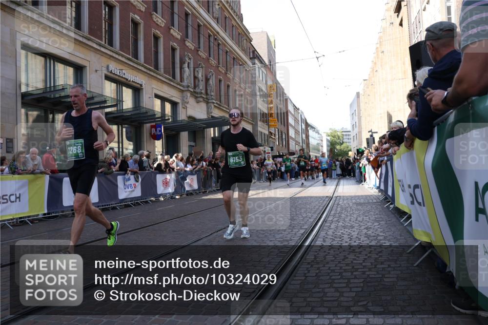 13.09.2026 - 21. swb-Marathon Bremen Strokosch-Dieckow http://msf.ph/oto/10324029 13.09.2026 13:19:15 Ziel 161, 461, 926, 1010, 1232, 1281, 1468, 1535, 1642, 2906, 3182, 4319, 4455, 4977, 4978, 5371, 7037, 7140, 7268, 7655, 7945, 8153, 8185, 9638, 9984, 13163, 189, 666, 1599, 2007, 2390, 2423, 2535, 3182, 3508, 4819, 4857, 4916, 5172, 6008, 6137, 6310, 6633, 7154, 7647, 7686, 7754, 7791, 9512, 9552, 9638, 9805, 13184 meine-sportfotos.de