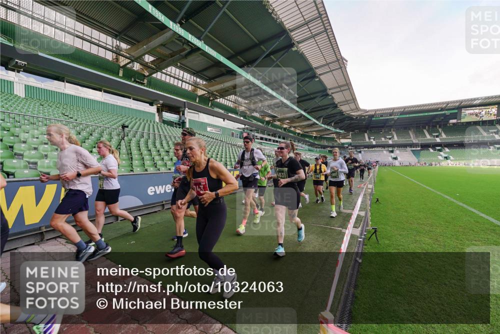 13.09.2026 - 21. swb-Marathon Bremen Michael Burmester http://msf.ph/oto/10324063 13.09.2026 13:26:29 Laufen im Stadion 186, 202, 364, 390, 530, 543, 645, 815, 818, 833, 966, 1077, 1283, 1410, 1443, 1459, 1473, 1487, 1504, 1530, 1561, 1618, 1700, 1744, 1828, 1830, 1953, 2058, 2059, 2271, 2273, 2298, 2308, 2309, 2354, 2382, 2384, 2388, 2404, 2428, 2506, 2507, 2508, 2542, 2558, 2576, 2582, 2591, 2592, 2656, 2675, 2748, 2752, 2762, 2817, 2875, 2878, 2896, 2965, 2970, 2981, 3005, 3045, 3047, 3050, 3062, 3084, 3097, 3142, 3172, 3184, 3259, 3329, 3359, 3390, 3433, 3540, 3629, 3756 meine-sportfotos.de