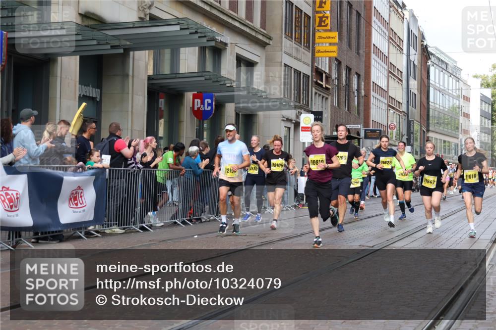 13.09.2026 - 21. swb-Marathon Bremen Strokosch-Dieckow http://msf.ph/oto/10324079 13.09.2026 11:00:09 Ziel 10144, 10272, 10275, 10369, 10677, 10801, 10810, 11016, 11045, 11126, 11129, 11180, 11547, 11623, 11687, 11708, 11769, 11838, 12018, 12105, 12106, 12190, 12291, 12394, 12530, 12531, 10175, 10236, 10691, 10758, 10867, 11054, 11071, 11158, 11159, 11160, 11250, 11259, 11427, 11445, 11453, 11524, 11525, 11528, 11587, 11588, 11589, 11637, 11879, 11904, 11907, 12123, 12238, 12239, 12242, 12243, 12274, 12352 meine-sportfotos.de