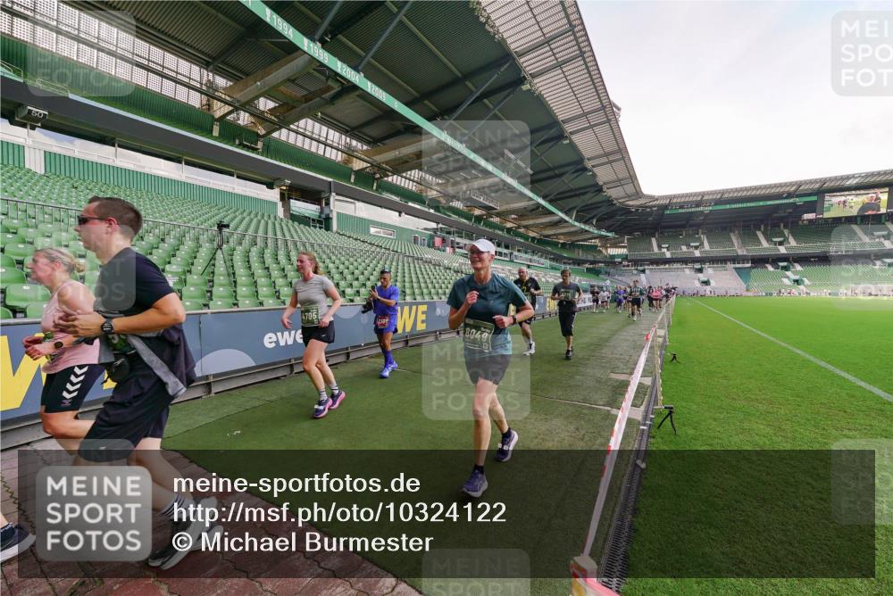 13.09.2026 - 21. swb-Marathon Bremen Michael Burmester http://msf.ph/oto/10324122 13.09.2026 13:26:38 Laufen im Stadion 186, 202, 364, 390, 530, 543, 645, 815, 818, 833, 966, 1077, 1283, 1410, 1412, 1443, 1459, 1473, 1487, 1530, 1561, 1608, 1618, 1700, 1744, 1828, 1953, 1961, 2058, 2059, 2273, 2298, 2308, 2309, 2354, 2382, 2384, 2388, 2404, 2428, 2507, 2508, 2542, 2558, 2576, 2582, 2591, 2592, 2656, 2675, 2725, 2748, 2752, 2762, 2817, 2875, 2878, 2896, 2923, 2965, 2970, 2981, 3045, 3047, 3050, 3062, 3073, 3084, 3097, 3172, 3184, 3259, 3329, 3359, 3433, 3540, 3592, 3629, 3756 meine-sportfotos.de