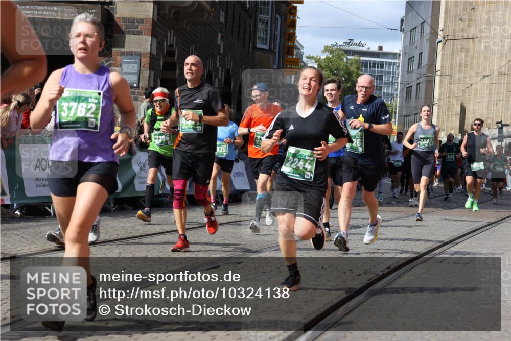 13.09.2026 - 21. swb-Marathon Bremen Strokosch-Dieckow http://msf.ph/oto/10324138 13.09.2026 13:31:15 Ziel 244, 1189, 1479, 1533, 1771, 1841, 1941, 2902, 2985, 3360, 3800, 4251, 4920, 5600, 5681, 5802, 5822, 5900, 6307, 7012, 7198, 7637, 7760, 7798, 8543, 8616, 9290, 9507, 9653, 9767, 9937, 9958, 9962, 9976, 13152, 13215, 922, 1627, 2602, 2707, 3152, 3343, 3392, 3396, 3579, 4258, 4477, 5375, 5504, 5720, 5765, 5979, 6147, 6968, 6971, 7001, 7296, 8035, 8239, 8339, 8342, 8726, 9147, 9155, 9822, 13066 meine-sportfotos.de