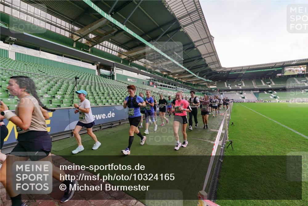 13.09.2026 - 21. swb-Marathon Bremen Michael Burmester http://msf.ph/oto/10324165 13.09.2026 13:26:47 Laufen im Stadion 186, 202, 357, 364, 390, 530, 543, 597, 645, 833, 966, 1077, 1283, 1410, 1412, 1443, 1459, 1473, 1487, 1530, 1608, 1618, 1700, 1744, 1769, 1828, 1953, 1961, 2058, 2273, 2298, 2308, 2309, 2382, 2384, 2388, 2404, 2428, 2507, 2508, 2542, 2558, 2576, 2582, 2591, 2592, 2656, 2675, 2725, 2748, 2762, 2817, 2875, 2878, 2923, 2965, 2970, 2981, 3045, 3047, 3050, 3062, 3073, 3084, 3097, 3172, 3184, 3219, 3359, 3433, 3540, 3592, 3629, 3756, 3907, 3978 meine-sportfotos.de
