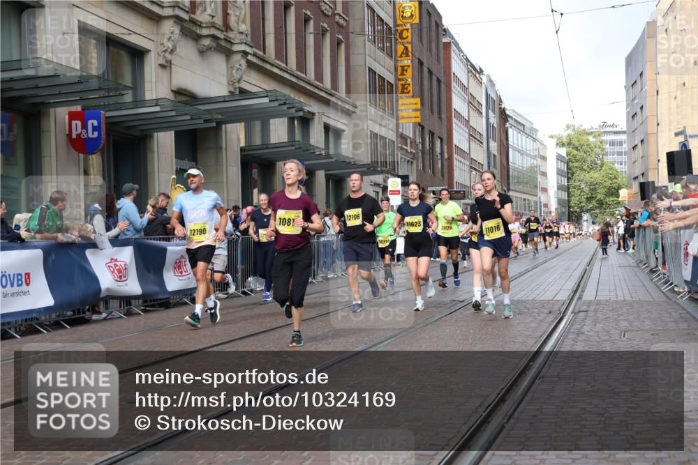 13.09.2026 - 21. swb-Marathon Bremen Strokosch-Dieckow http://msf.ph/oto/10324169 13.09.2026 11:00:11 Ziel 10144, 10263, 10272, 10275, 10306, 10369, 10677, 10801, 10810, 11045, 11126, 11129, 11162, 11180, 11547, 11623, 11687, 11708, 11769, 11838, 12018, 12105, 12106, 12190, 12291, 12394, 12430, 12530, 12531, 10175, 10691, 10758, 10867, 11016, 11071, 11158, 11159, 11160, 11250, 11259, 11427, 11445, 11453, 11524, 11525, 11528, 11587, 11588, 11589, 11637, 11879, 11904, 11907, 12123, 12238, 12239, 12274, 12352 meine-sportfotos.de