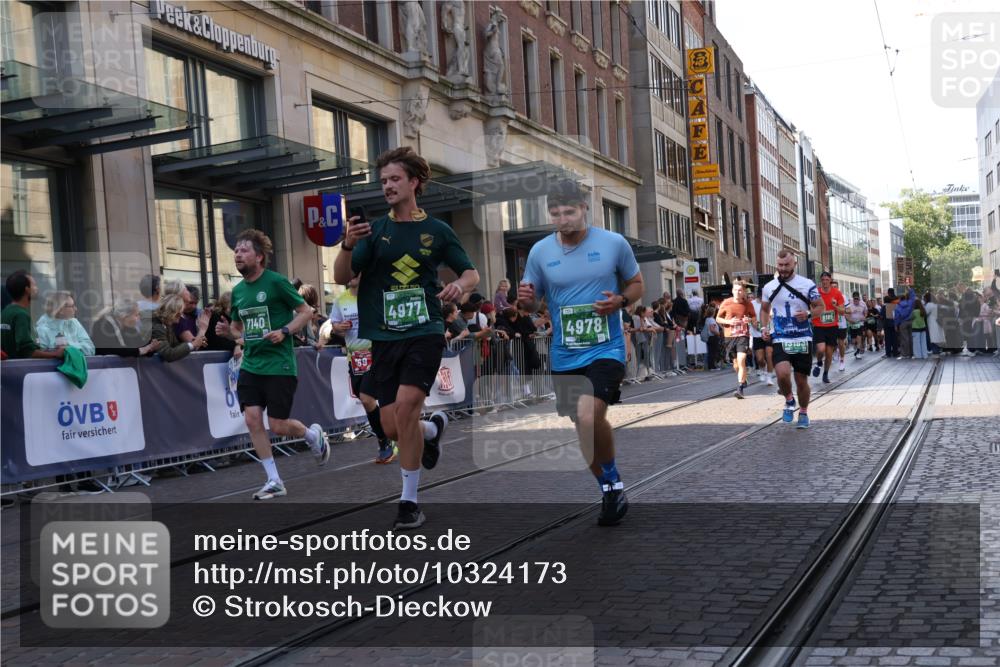 13.09.2026 - 21. swb-Marathon Bremen Strokosch-Dieckow http://msf.ph/oto/10324173 13.09.2026 13:19:20 Ziel 161, 461, 926, 1010, 1232, 1281, 1468, 1535, 1642, 2870, 2906, 3966, 4101, 4455, 4479, 4480, 4977, 4978, 7037, 7140, 7268, 7655, 7945, 8153, 8185, 9359, 9984, 13163, 189, 666, 1599, 2007, 2390, 2423, 2535, 3182, 3508, 4319, 4819, 4857, 5172, 5371, 6008, 6137, 6633, 7154, 7647, 7686, 7754, 9512, 9552, 9638, 9805 meine-sportfotos.de