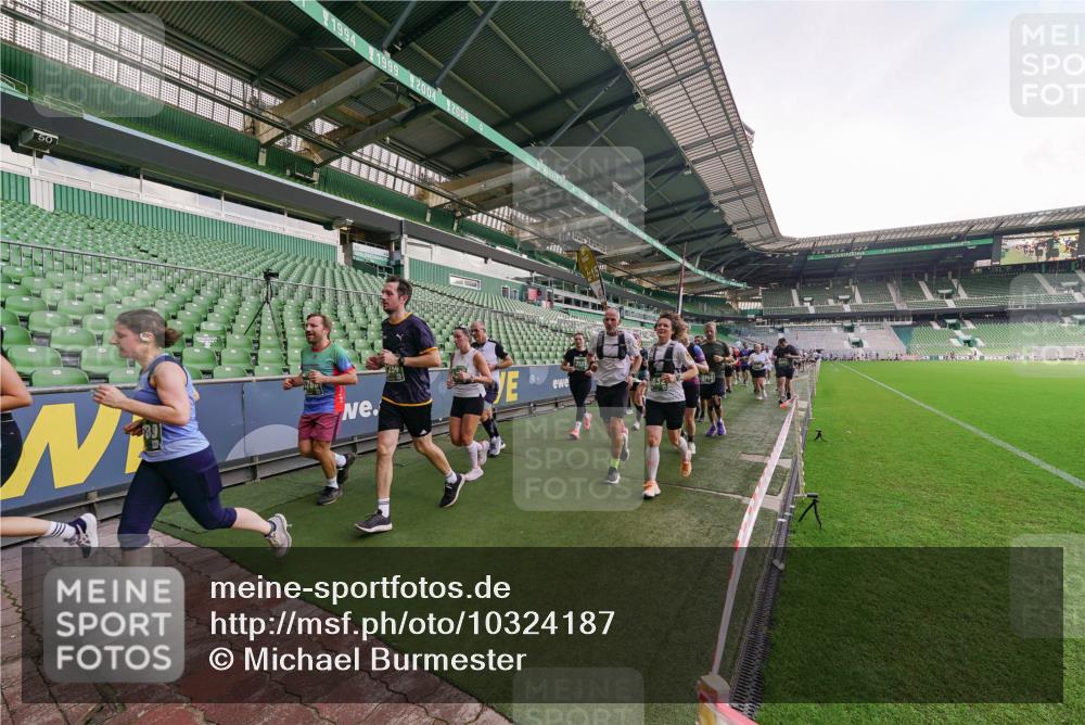 13.09.2026 - 21. swb-Marathon Bremen Michael Burmester http://msf.ph/oto/10324187 13.09.2026 13:26:49 Laufen im Stadion 186, 202, 357, 364, 390, 530, 543, 597, 645, 833, 966, 1077, 1283, 1410, 1412, 1443, 1459, 1473, 1487, 1530, 1608, 1618, 1700, 1744, 1769, 1828, 1953, 1961, 2058, 2273, 2298, 2308, 2309, 2382, 2384, 2388, 2404, 2428, 2507, 2508, 2542, 2558, 2576, 2582, 2592, 2656, 2675, 2725, 2748, 2762, 2817, 2875, 2876, 2923, 2965, 2970, 2981, 3045, 3047, 3050, 3062, 3073, 3084, 3097, 3172, 3184, 3219, 3359, 3433, 3540, 3592, 3629, 3756, 3907, 3978 meine-sportfotos.de