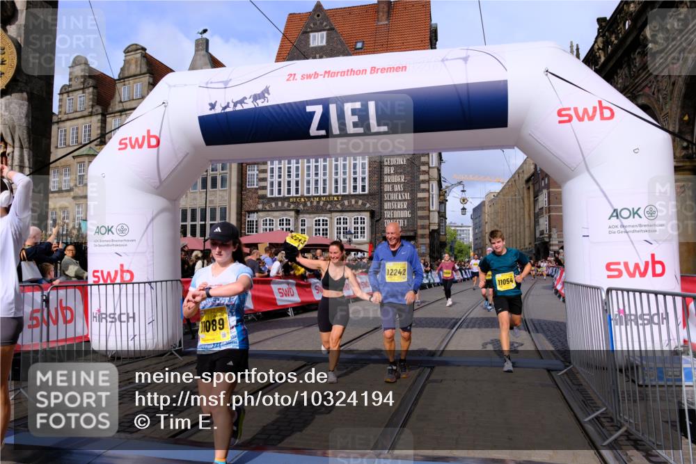 13.09.2026 - 21. swb-Marathon Bremen Tim E. http://msf.ph/oto/10324194 13.09.2026 11:00:06 Ziel 10175, 10236, 10355, 10669, 10691, 10867, 10928, 10929, 11054, 11056, 11089, 11194, 11419, 11427, 11501, 11637, 11803, 11879, 11904, 12138, 12238, 12239, 12242, 12243, 12388, 12480, 12527 meine-sportfotos.de