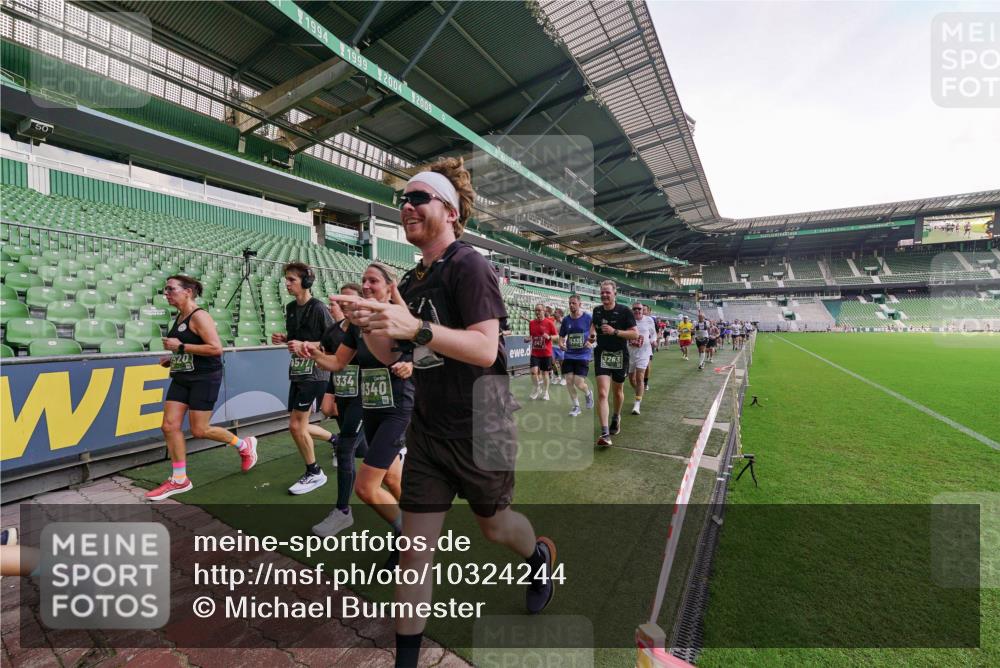 13.09.2026 - 21. swb-Marathon Bremen Michael Burmester http://msf.ph/oto/10324244 13.09.2026 13:26:55 Laufen im Stadion 186, 202, 357, 364, 390, 530, 597, 645, 833, 966, 1077, 1283, 1412, 1443, 1459, 1473, 1487, 1530, 1608, 1618, 1700, 1744, 1769, 1828, 1961, 2058, 2236, 2273, 2298, 2308, 2309, 2382, 2384, 2388, 2404, 2428, 2507, 2508, 2542, 2558, 2576, 2582, 2592, 2656, 2675, 2725, 2748, 2762, 2817, 2875, 2876, 2923, 2965, 2970, 3045, 3047, 3050, 3062, 3073, 3084, 3097, 3172, 3184, 3219, 3359, 3433, 3540, 3592, 3629, 3756, 3885, 3907, 3978 meine-sportfotos.de