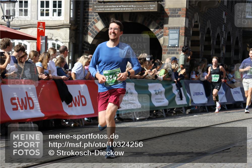 13.09.2026 - 21. swb-Marathon Bremen Strokosch-Dieckow http://msf.ph/oto/10324256 13.09.2026 13:10:43 Ziel 604, 640, 957, 1277, 2605, 3959, 5532, 6267, 7881, 8033, 8064, 8709, 384, 1385, 1498, 2021, 2759, 4023, 4475, 4571, 5155, 5168, 5314, 5387, 7115, 7136, 9622, 9659, 13248 meine-sportfotos.de